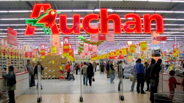 ANPC închide magazine Auchan: Mizerie şi mucegai!