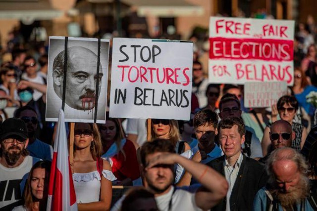 Cehia: Manifestaţie la Praga în sprijinul protestatarilor din Belarus