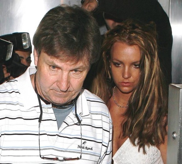 Ce salariu uriaș și-a pus tatăl lui Britney Spears pentru a-i gestiona averea. La 22 august se decide soarta vedetei