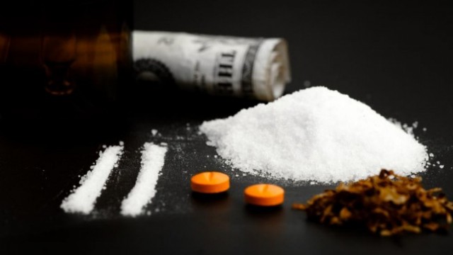 Aproape o tonă de cocaină pură, descoperită de poliţie într-un port din sudul Italiei
