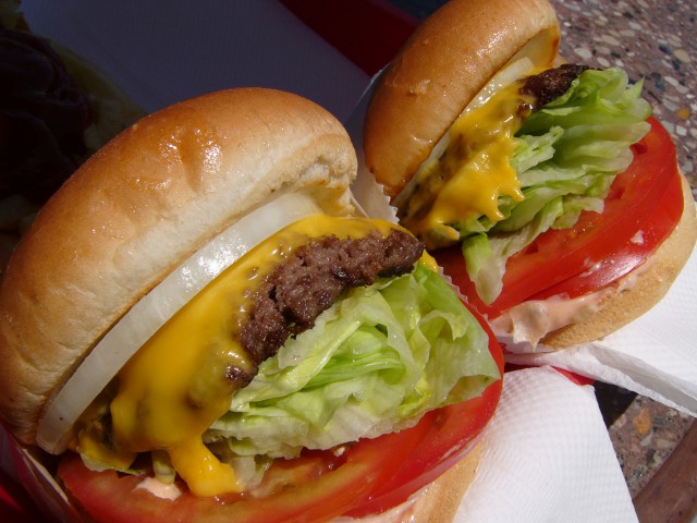 PRODUSE EXPIRATE! OPC Constanța a ÎNCHIS un FAST FOOD