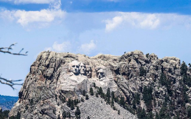 Trump spune că i se pare „o idee bună“ să i se adauge chipul pe monumentul de pe Muntele Rushmore