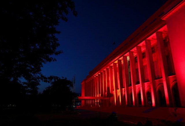Palatul Victoria a fost iluminat în roşu marcând Ziua naţională de conştientizare a violenţelor împotriva creştinilor