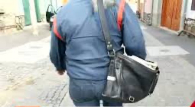 Poștașii se transformă în cititori de contoare de electricitate