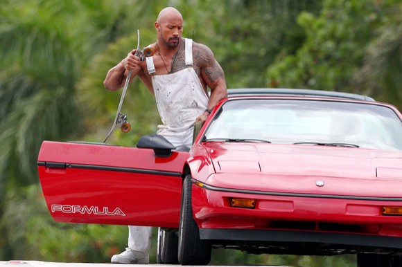 Dwayne Johnson scoate din buzunar milioane de dolari pentru pasiunea lui! Ce colecție de superbolizi are vedeta