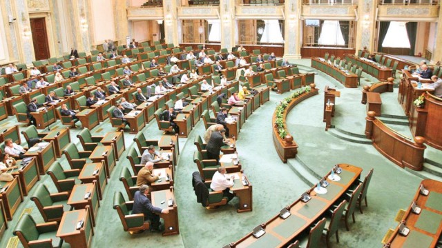 Senatul a adoptat proiectul privind revenirea la completuri de judecată la apel formate din doi judecători