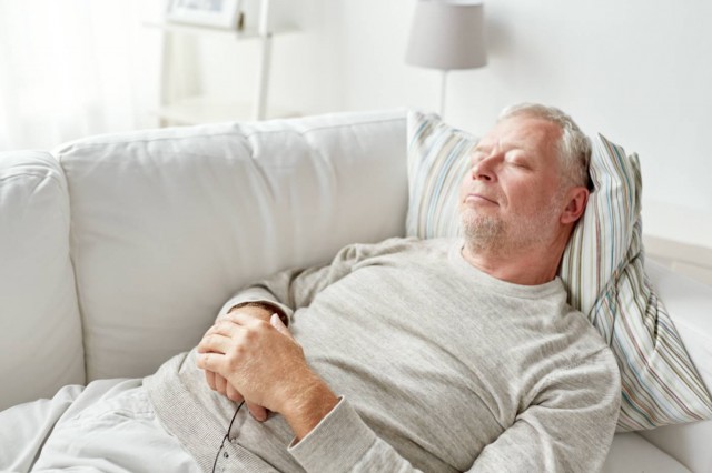 Studiu: Somnul de după-amiază ar putea să scadă tensiunea arterială