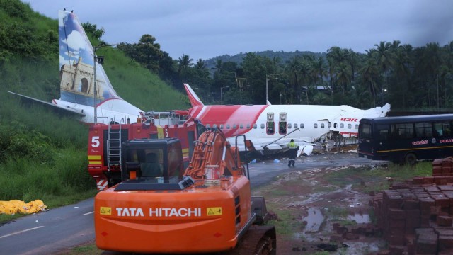 India: Cele două cutii negre, recuperate de la locul accidentului aviatic
