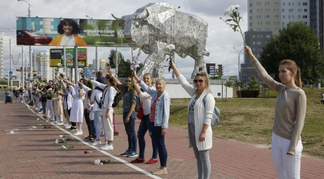 Belarus: Tot mai multe lanţuri umane se formează la Minsk împotriva reprimării protestelor