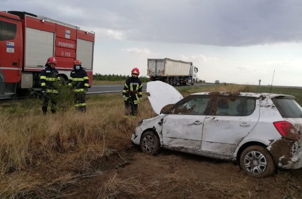 Accident rutier la Cogealac. Un autovehicul s-a răsturnat