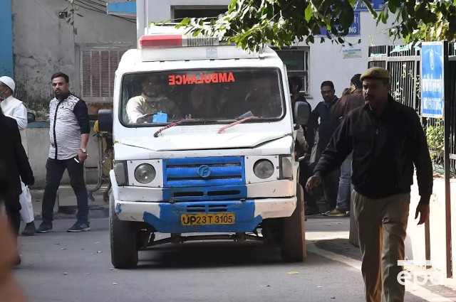 India: Cel puţin 70 de persoane, prinse sub dărâmături după prăbuşirea unui imobil în vestul ţării