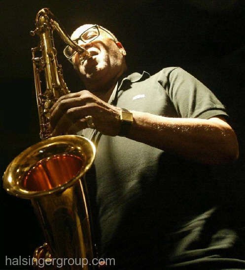 Saxofonistul american Hal Singer a murit la vârsta de 100 de ani