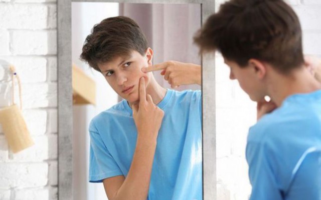 Schimbările prin care trec copiii la debutul adolescenței: când încep transformările?