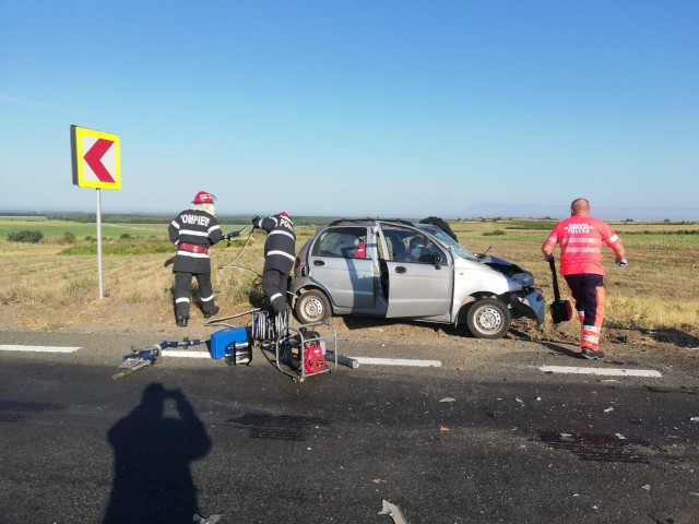 ACCIDENT RUTIER pe DN22, 4 VICTIME dintre care una ÎNCARCERATĂ