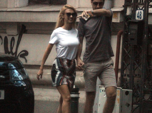 Andreea Bălan radiază lângă noul iubit, înainte de divorț. Iat-o de mână cu Tiberiu, sexy și fericită!