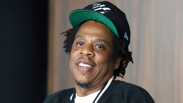 Single-ul Entrepreneur, dedicat ambiţiei comunităţii de culoare, a fost lansat de Jay-Z şi Pharell Williams
