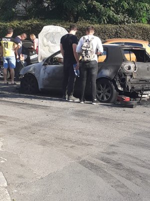 Tot mai multe MAȘINI iau FOC, în ULTIMA PERIOADĂ
