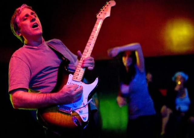 Primul chitarist al formaţiei Red Hot Chili Peppers, a murit la vârsta de 64 de ani