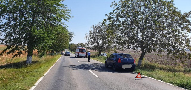 Accident rutier: A intrat cu mașina în copac