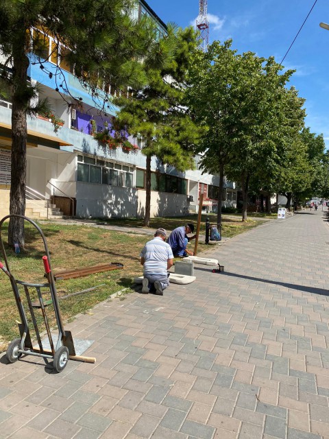 Peste 500 de coșuri de gunoi montate pe străzile Mangaliei