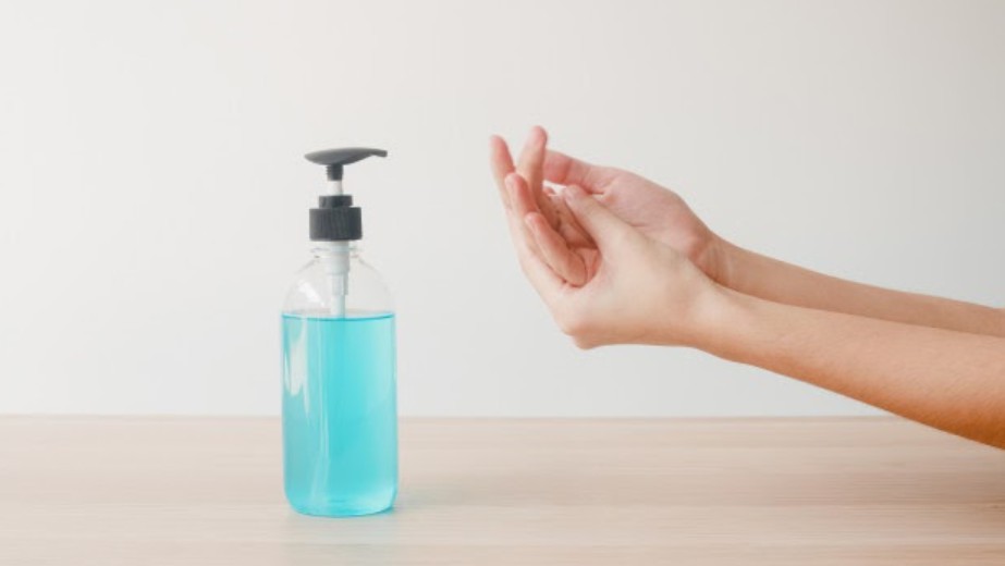 Piaţa românească a fost invadată de produse dezinfectante contrafăcute