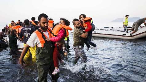 Zeci de migranţi au fost salvaţi în largul insulei greceşti Halki