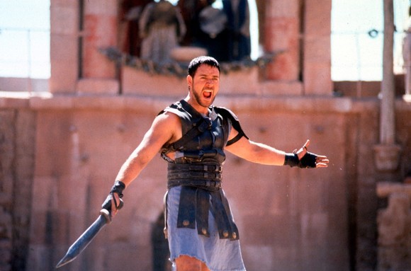 Gladiatorul cel sexy e total schimbat. Russell Crowe şochează cu noua imagine