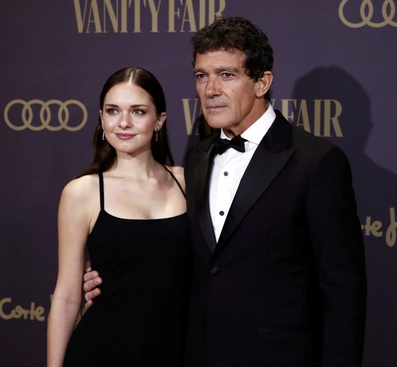 Stella del Carmen, fiica lui Antonio Banderas, debutează ca model pe coperta revistei Glamour