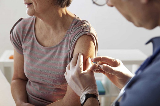 Vaccinul antigripal, asociat cu un risc mai mic de Alzheimer