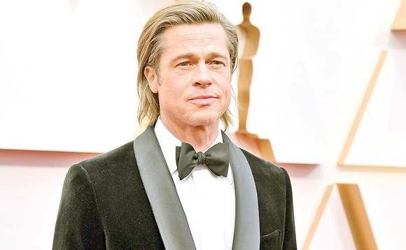 Ce surpriză! Iubita lui Brad Pitt e măritată și are un copil