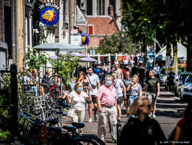 Coronavirus: La Amsterdam şi Rotterdam, măştile nu vor mai fi obligatorii în spaţiile publice aglomerate