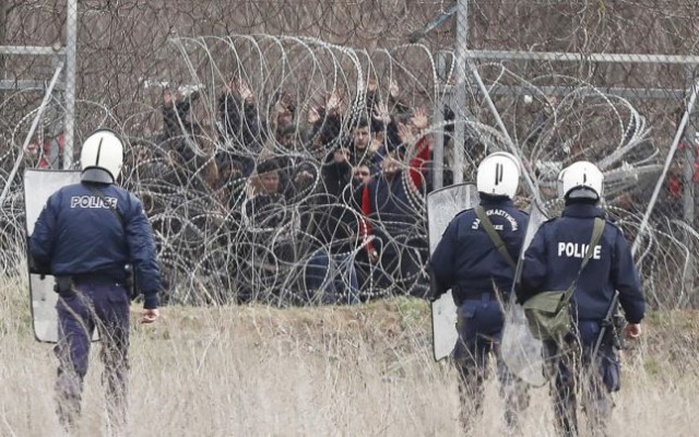 Grecia ridică încă un gard la graniţa cu Turcia pentru a opri migranţii