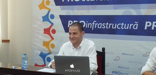 Mircea DOBRE îi arată obrazul lui FĂGĂDĂU şi pentru PARCUL de la Casa de Cultură!
