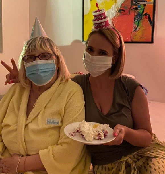 Andreea Esca a împlinit 48 de ani și a avut cea mai cuminte petrecere. Ce surpriză i-a pregătit fiica