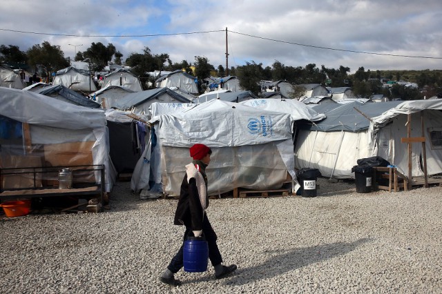 Coronavirus: Primul caz de contaminare în principala tabăra de migranţi din Grecia