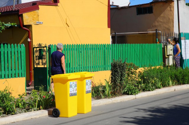 Primăria Constanţa distribuie, în continuare, pubele galbene