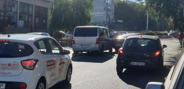 Exclusiv! URMĂRIRI ca-n FILME pe STRĂZILE din CONSTANȚA: Șoferul FUGAR a SĂRIT din MERS, cu Poliția pe URME!
