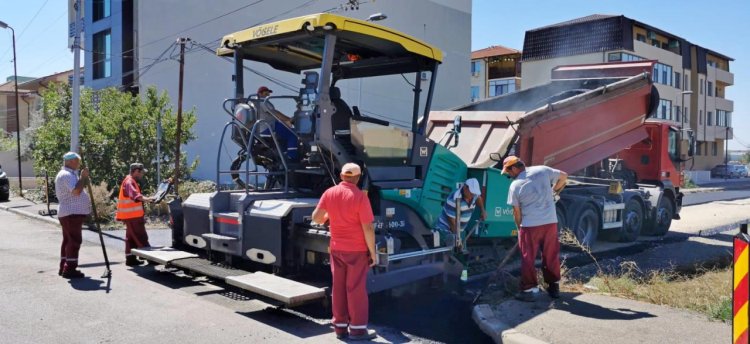 Se asfaltează străzile în cartierul Compozitorilor