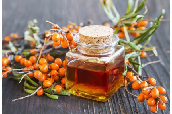 Uleiul de cătină, un aliat al femeilor la menopauză