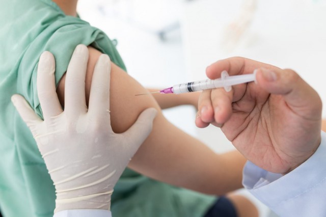 Brazilia: Un voluntar într-un test clinic al unui vaccin al AstraZeneca pentru COVID-19 a murit