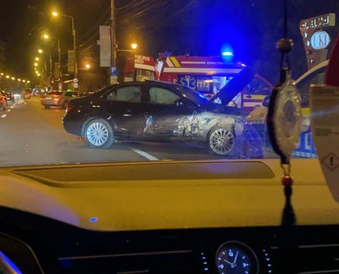 Un ŞOFER aproape de COMĂ ALCOOLICĂ a PROVOCAT un ACCIDENT RUTIER în MAMAIA!