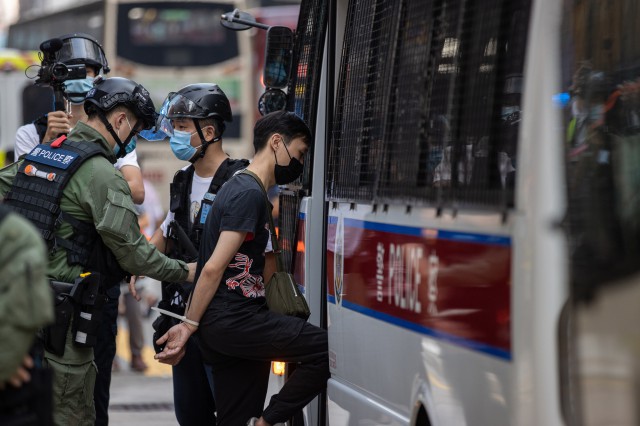 China - Hong Kong: Aproape 300 de persoane, arestate în timpul manifestaţiilor împotriva amânării alegerilor legislative