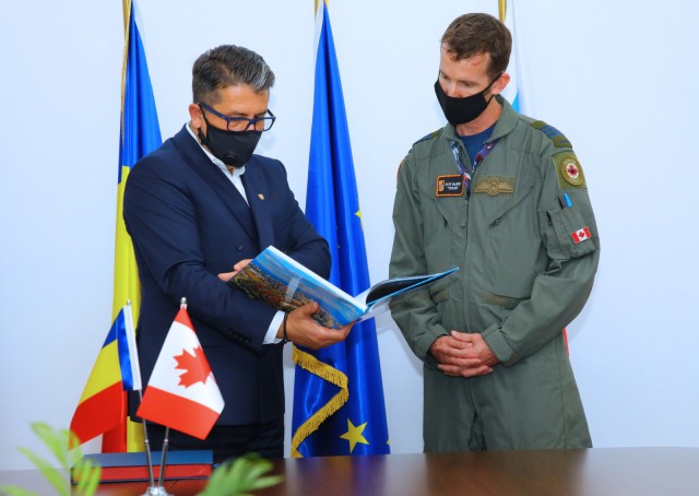 Militarii canadieni dislocați la Baza Aeriană „Mihail Kogălniceanu”, întâmpinați de autoritățile din Constanța