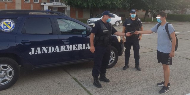 Portofel pierdut în staţia de autobuz, recuperat de jandarmii constănţeni