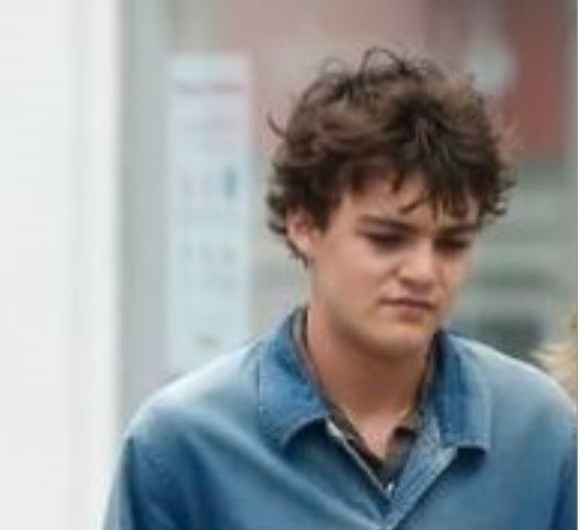 Jack Depp, fiul Vanessei Paradis și al lui Johnny Depp, a hotărât să renunțe la școală și să-și schimbe viața