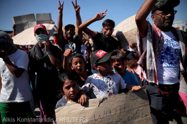 Grecia: Mii de migranţi au demonstrat pe insula Lesbos