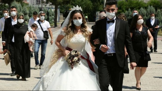 Coronavirus: Istanbul interzice concertele şi festivalurile în aer liber şi nunţile organizate pe apă