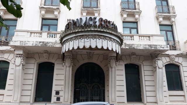 Hotelul PALACE, un real PERICOL: proprietarul cere punerea în SIGURANȚĂ a imobilului
