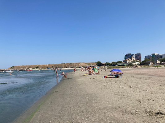 FINAL de SEZON pe LITORAL. Pe PLAJĂ bate VÂNTUL
