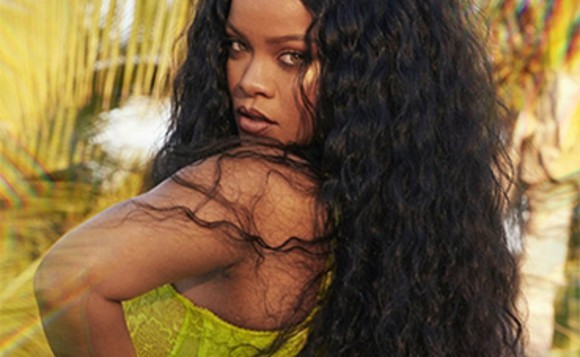 Rihanna, rănită într-un accident. Are fața plină de vânătăi